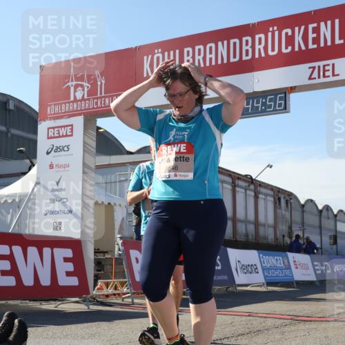 03.10.2025 - Köhlbrandbrückenlauf Luisa Fischer http://msf.ph/oto/9045460 03.10.2025 13:44:55 Ziel 7004, 5932, 6527, 6528, 6542, 6546 meine-sportfotos.de