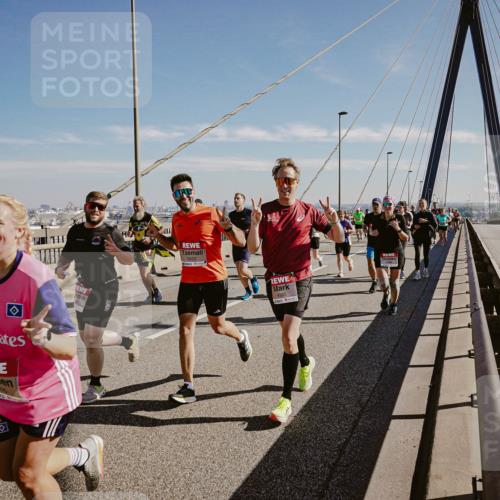 03.10.2025 - Köhlbrandbrückenlauf Michael Burmester http://msf.ph/oto/9045467 03.10.2025 12:27:53 Position 1 4382 meine-sportfotos.de
