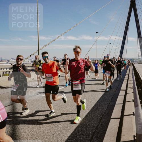 03.10.2025 - Köhlbrandbrückenlauf Michael Burmester http://msf.ph/oto/9045470 03.10.2025 12:27:53 Position 1 4382 meine-sportfotos.de