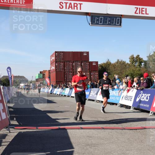 03.10.2025 - Köhlbrandbrückenlauf Lena Gebhardt http://msf.ph/oto/9045477 03.10.2025 13:01:10 Ziel 4039, 4140, 4407, 4425, 4512, 4737, 5779, 6614 meine-sportfotos.de