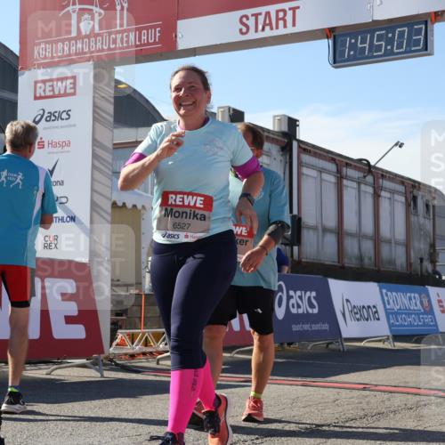 03.10.2025 - Köhlbrandbrückenlauf Luisa Fischer http://msf.ph/oto/9045478 03.10.2025 13:45:02 Ziel 6527, 6528, 6542, 6546 meine-sportfotos.de