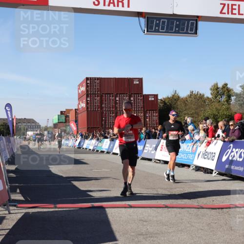 03.10.2025 - Köhlbrandbrückenlauf Lena Gebhardt http://msf.ph/oto/9045484 03.10.2025 13:01:10 Ziel 4039, 4140, 4407, 4425, 4512, 4737, 5779, 6614 meine-sportfotos.de