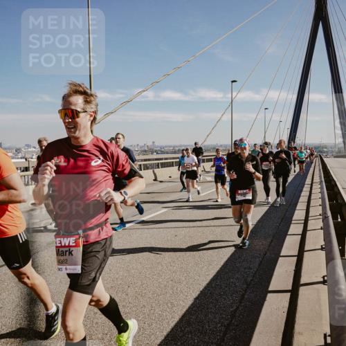 03.10.2025 - Köhlbrandbrückenlauf Michael Burmester http://msf.ph/oto/9045485 03.10.2025 12:27:54 Position 1 3522, 4382 meine-sportfotos.de