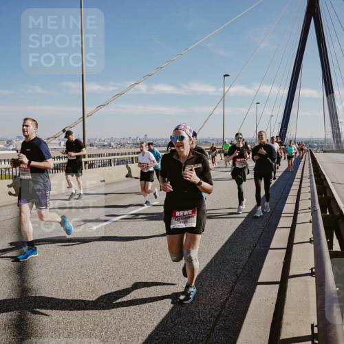 03.10.2025 - Köhlbrandbrückenlauf Michael Burmester http://msf.ph/oto/9045491 03.10.2025 12:27:55 Position 1 414414 meine-sportfotos.de