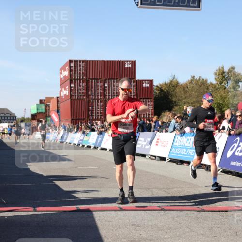 03.10.2025 - Köhlbrandbrückenlauf Lena Gebhardt http://msf.ph/oto/9045496 03.10.2025 13:01:11 Ziel 4039, 4140, 4425, 4737, 5779, 6614 meine-sportfotos.de