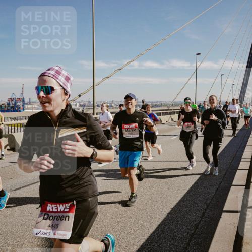 03.10.2025 - Köhlbrandbrückenlauf Michael Burmester http://msf.ph/oto/9045498 03.10.2025 12:27:55 Position 1 4446, 4522 meine-sportfotos.de