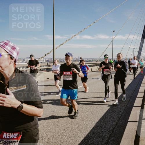 03.10.2025 - Köhlbrandbrückenlauf Michael Burmester http://msf.ph/oto/9045504 03.10.2025 12:27:55 Position 1 4522 meine-sportfotos.de