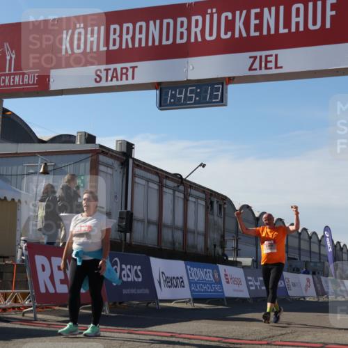 03.10.2025 - Köhlbrandbrückenlauf Luisa Fischer http://msf.ph/oto/9045507 03.10.2025 13:45:12 Ziel 5015, 6264 meine-sportfotos.de