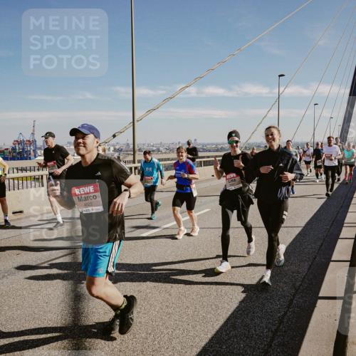 03.10.2025 - Köhlbrandbrückenlauf Michael Burmester http://msf.ph/oto/9045509 03.10.2025 12:27:56 Position 1 4522 meine-sportfotos.de