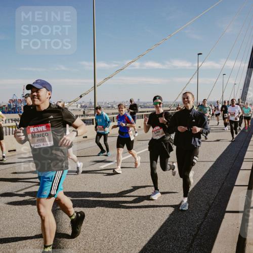 03.10.2025 - Köhlbrandbrückenlauf Michael Burmester http://msf.ph/oto/9045516 03.10.2025 12:27:56 Position 1 4522 meine-sportfotos.de