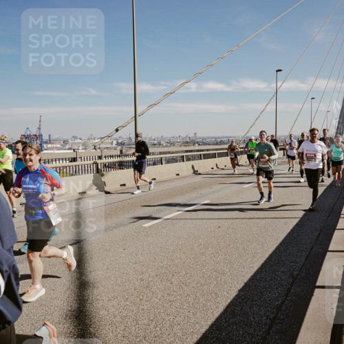 03.10.2025 - Köhlbrandbrückenlauf Michael Burmester http://msf.ph/oto/9045532 03.10.2025 12:27:57 Position 1  meine-sportfotos.de