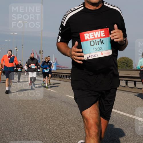 03.10.2025 - Köhlbrandbrückenlauf Fabian Wolf http://msf.ph/oto/9045547 03.10.2025 09:57:52 Position 3 121, 1202, 1337 meine-sportfotos.de