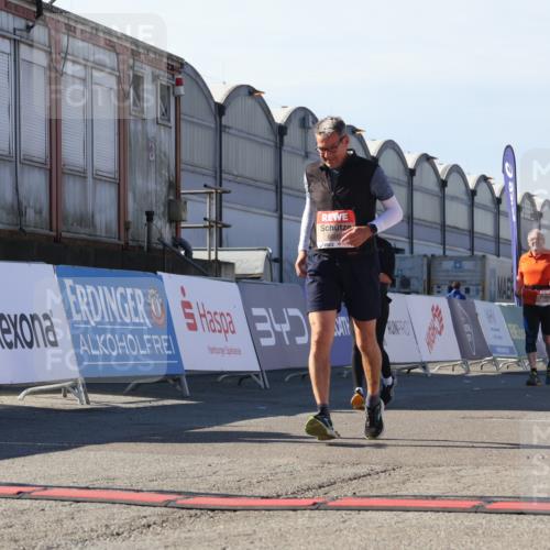 03.10.2025 - Köhlbrandbrückenlauf Luisa Fischer http://msf.ph/oto/9045566 03.10.2025 13:45:19 Ziel 5015, 5600, 6264, 6695 meine-sportfotos.de