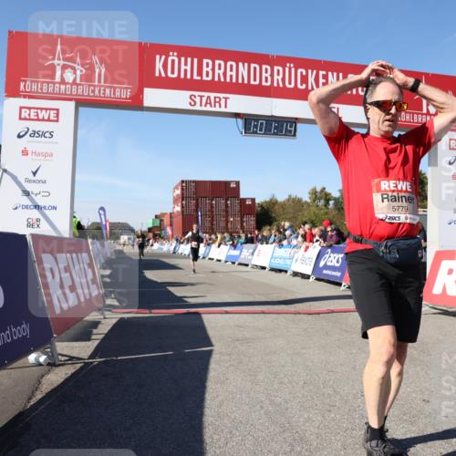 03.10.2025 - Köhlbrandbrückenlauf Lena Gebhardt http://msf.ph/oto/9045572 03.10.2025 13:01:15 Ziel 4039, 4737, 5779, 6307, 6614 meine-sportfotos.de