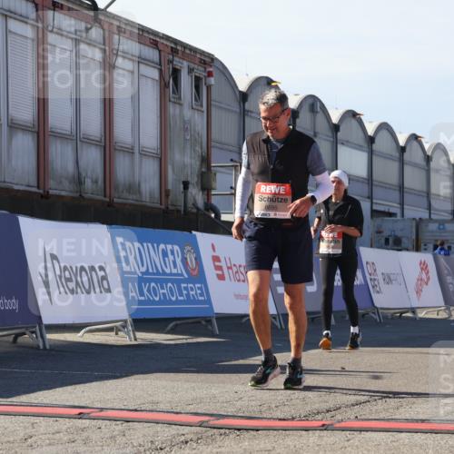 03.10.2025 - Köhlbrandbrückenlauf Luisa Fischer http://msf.ph/oto/9045575 03.10.2025 13:45:19 Ziel 5015, 5600, 6264, 6695 meine-sportfotos.de