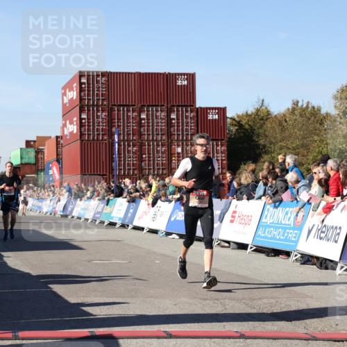 03.10.2025 - Köhlbrandbrückenlauf Lena Gebhardt http://msf.ph/oto/9045578 03.10.2025 13:01:16 Ziel 4039, 4737, 5779, 5915, 6307, 6614 meine-sportfotos.de