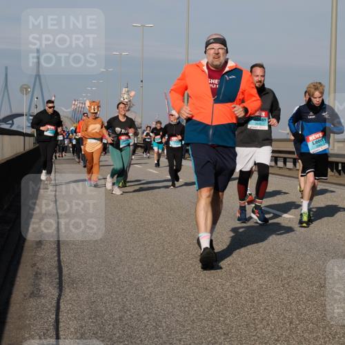 03.10.2025 - Köhlbrandbrückenlauf Fabian Wolf http://msf.ph/oto/9045595 03.10.2025 09:57:56 Position 3 21, 2, 3645, 3644 meine-sportfotos.de