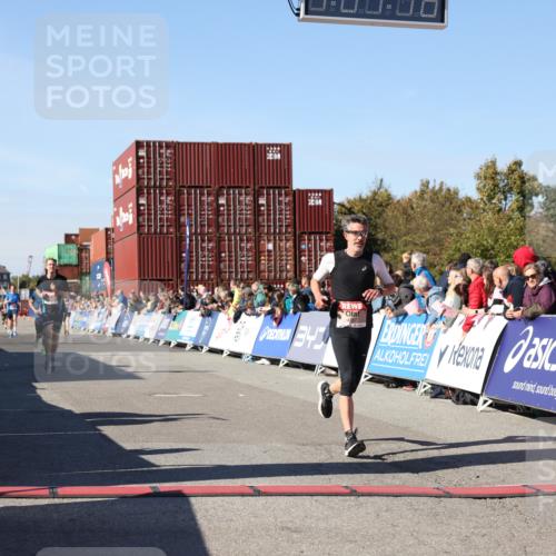 03.10.2025 - Köhlbrandbrückenlauf Lena Gebhardt http://msf.ph/oto/9045597 03.10.2025 13:01:17 Ziel 4039, 4737, 5779, 5915, 6307, 6614 meine-sportfotos.de