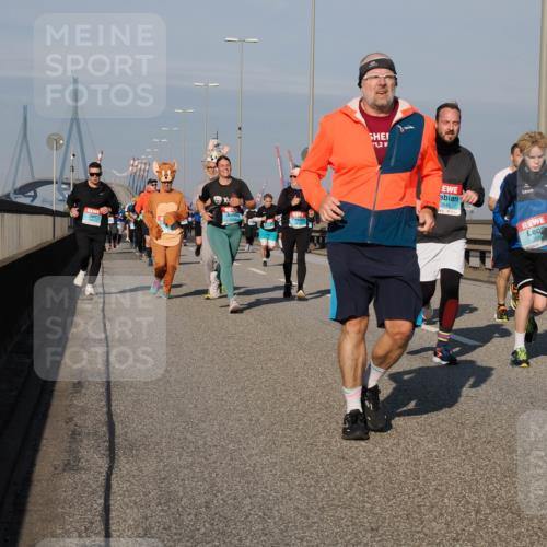 03.10.2025 - Köhlbrandbrückenlauf Fabian Wolf http://msf.ph/oto/9045600 03.10.2025 09:57:56 Position 3 1, 2, 3645, 3644 meine-sportfotos.de