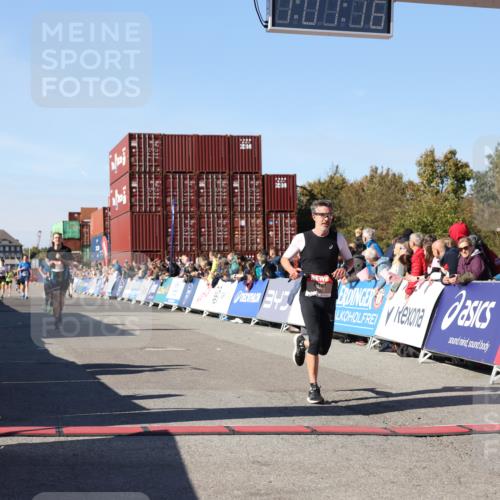 03.10.2025 - Köhlbrandbrückenlauf Lena Gebhardt http://msf.ph/oto/9045601 03.10.2025 13:01:17 Ziel 4039, 4737, 5779, 5915, 6307, 6614 meine-sportfotos.de