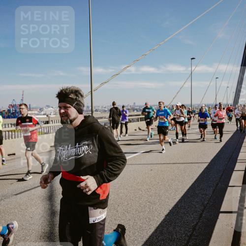 03.10.2025 - Köhlbrandbrückenlauf Michael Burmester http://msf.ph/oto/9045607 03.10.2025 12:28:02 Position 1 6689, 633 meine-sportfotos.de