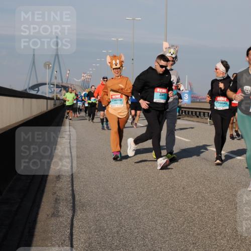 03.10.2025 - Köhlbrandbrückenlauf Fabian Wolf http://msf.ph/oto/9045643 03.10.2025 09:57:59 Position 3 3395, 1288, 1711, 1773 meine-sportfotos.de