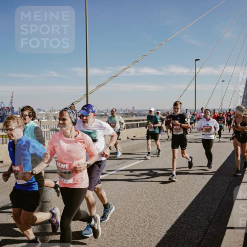 03.10.2025 - Köhlbrandbrückenlauf Michael Burmester http://msf.ph/oto/9045652 03.10.2025 12:28:05 Position 1  meine-sportfotos.de