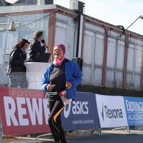 03.10.2025 - Köhlbrandbrückenlauf Luisa Fischer http://msf.ph/oto/9045693 03.10.2025 13:45:44 Ziel 5184, 5860, 6029 meine-sportfotos.de
