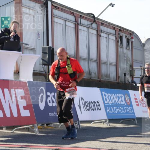 03.10.2025 - Köhlbrandbrückenlauf Luisa Fischer http://msf.ph/oto/9045703 03.10.2025 13:45:49 Ziel 5184, 5375, 5376, 5860, 6029 meine-sportfotos.de