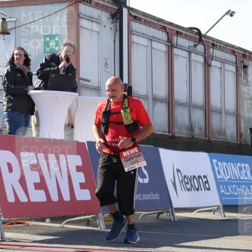 03.10.2025 - Köhlbrandbrückenlauf Luisa Fischer http://msf.ph/oto/9045707 03.10.2025 13:45:49 Ziel 5184, 5375, 5376, 5860, 6029 meine-sportfotos.de