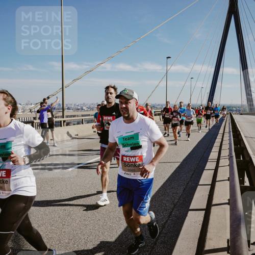 03.10.2025 - Köhlbrandbrückenlauf Michael Burmester http://msf.ph/oto/9045724 03.10.2025 12:28:11 Position 1 6566, 6565 meine-sportfotos.de