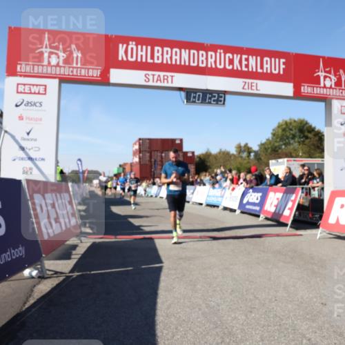 03.10.2025 - Köhlbrandbrückenlauf Lena Gebhardt http://msf.ph/oto/9045726 03.10.2025 13:01:23 Ziel 4199, 4284, 4292, 4304, 4737, 5915, 6187, 6307, 6775 meine-sportfotos.de