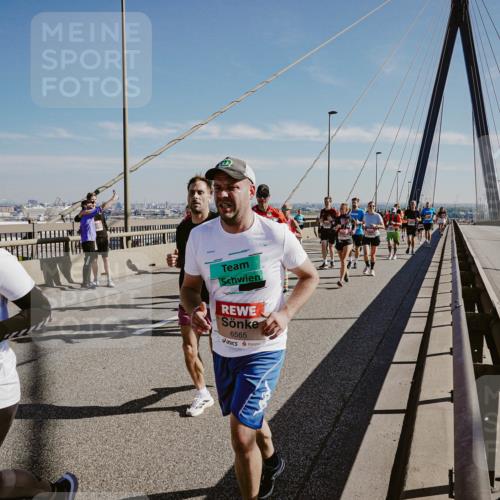 03.10.2025 - Köhlbrandbrückenlauf Michael Burmester http://msf.ph/oto/9045729 03.10.2025 12:28:11 Position 1 6565, 6566 meine-sportfotos.de