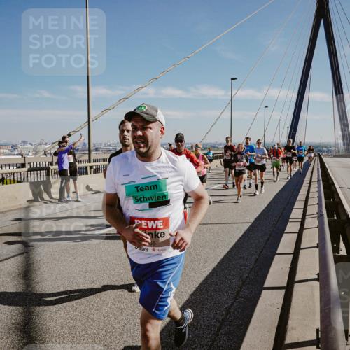 03.10.2025 - Köhlbrandbrückenlauf Michael Burmester http://msf.ph/oto/9045732 03.10.2025 12:28:11 Position 1  meine-sportfotos.de