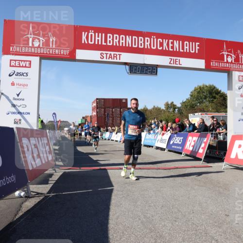 03.10.2025 - Köhlbrandbrückenlauf Lena Gebhardt http://msf.ph/oto/9045735 03.10.2025 13:01:24 Ziel 4073, 4199, 4219, 4284, 4292, 4304, 4737, 5915, 6187, 6307, 6775 meine-sportfotos.de