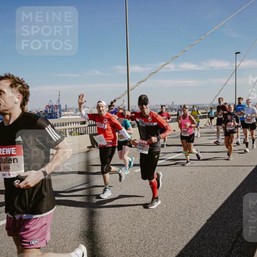 03.10.2025 - Köhlbrandbrückenlauf Michael Burmester http://msf.ph/oto/9045743 03.10.2025 12:28:12 Position 1 4954 meine-sportfotos.de