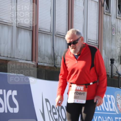 03.10.2025 - Köhlbrandbrückenlauf Luisa Fischer http://msf.ph/oto/9045747 03.10.2025 13:45:58 Ziel 7002, 4572, 5327, 5375, 5376, 5860, 6029 meine-sportfotos.de