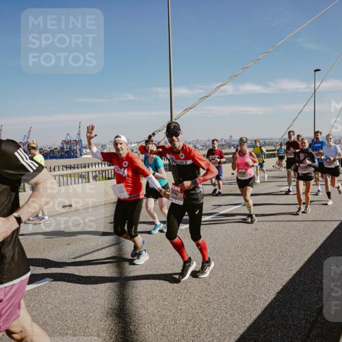 03.10.2025 - Köhlbrandbrückenlauf Michael Burmester http://msf.ph/oto/9045749 03.10.2025 12:28:12 Position 1 4954 meine-sportfotos.de