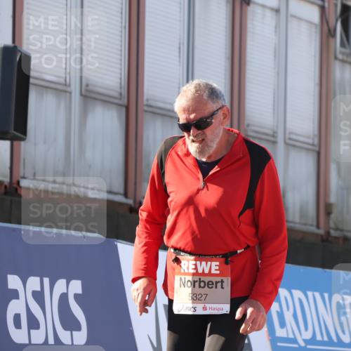 03.10.2025 - Köhlbrandbrückenlauf Luisa Fischer http://msf.ph/oto/9045752 03.10.2025 13:45:58 Ziel 7002, 4572, 5327, 5375, 5376, 5860, 6029 meine-sportfotos.de