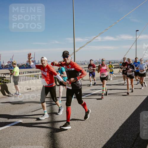 03.10.2025 - Köhlbrandbrückenlauf Michael Burmester http://msf.ph/oto/9045755 03.10.2025 12:28:12 Position 1  meine-sportfotos.de
