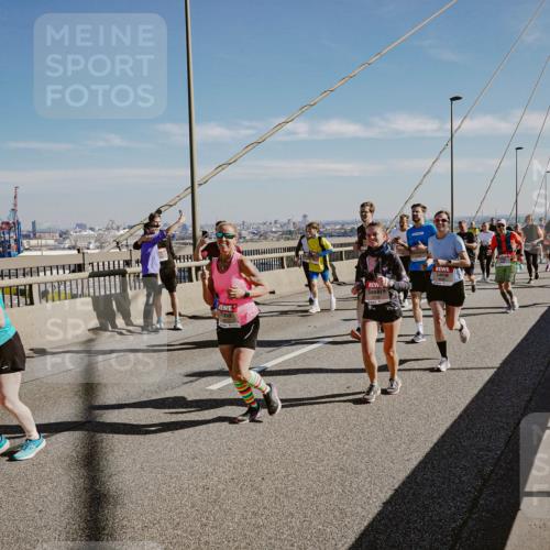 03.10.2025 - Köhlbrandbrückenlauf Michael Burmester http://msf.ph/oto/9045761 03.10.2025 12:28:13 Position 1  meine-sportfotos.de