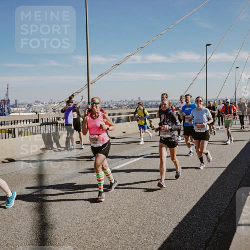 03.10.2025 - Köhlbrandbrückenlauf Michael Burmester http://msf.ph/oto/9045766 03.10.2025 12:28:13 Position 1  meine-sportfotos.de