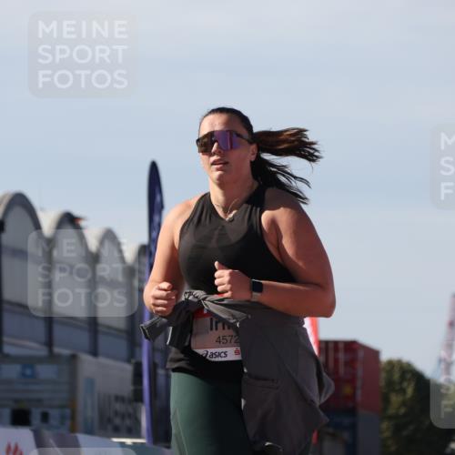 03.10.2025 - Köhlbrandbrückenlauf Luisa Fischer http://msf.ph/oto/9045775 03.10.2025 13:46:02 Ziel 7002, 7003, 9130, 4572, 5327, 5375, 5376 meine-sportfotos.de
