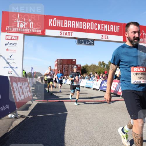 03.10.2025 - Köhlbrandbrückenlauf Lena Gebhardt http://msf.ph/oto/9045777 03.10.2025 13:01:26 Ziel 4073, 4199, 4219, 4284, 4292, 4304, 4737, 5424, 5915, 6187, 6307, 6775 meine-sportfotos.de