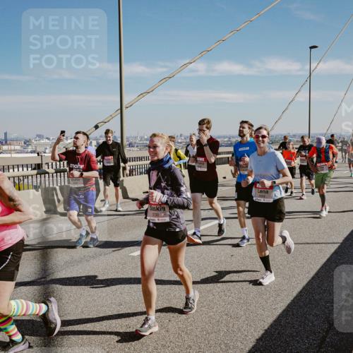 03.10.2025 - Köhlbrandbrückenlauf Michael Burmester http://msf.ph/oto/9045779 03.10.2025 12:28:14 Position 1 100, 5738, 6068 meine-sportfotos.de