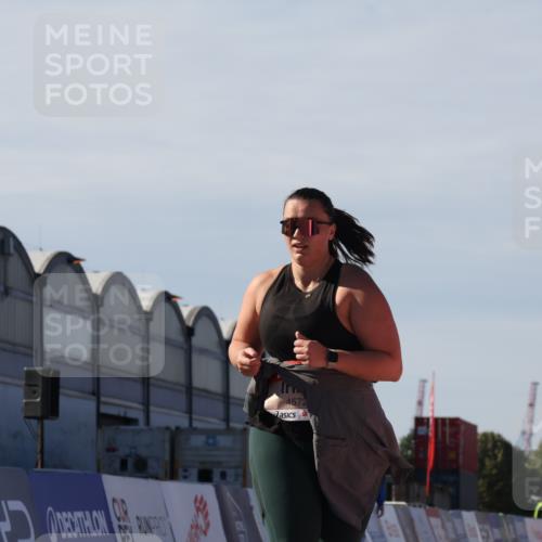 03.10.2025 - Köhlbrandbrückenlauf Luisa Fischer http://msf.ph/oto/9045787 03.10.2025 13:46:03 Ziel 7002, 7003, 9130, 4572, 5327, 5376 meine-sportfotos.de