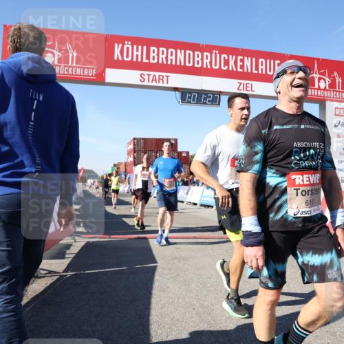 03.10.2025 - Köhlbrandbrückenlauf Lena Gebhardt http://msf.ph/oto/9045806 03.10.2025 13:01:28 Ziel 4073, 4199, 4219, 4220, 4284, 4292, 4304, 5424, 5915, 6187, 6307, 6775, 6801 meine-sportfotos.de