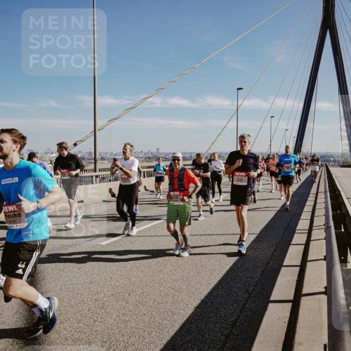 03.10.2025 - Köhlbrandbrückenlauf Michael Burmester http://msf.ph/oto/9045809 03.10.2025 12:28:15 Position 1 4197, 44 meine-sportfotos.de
