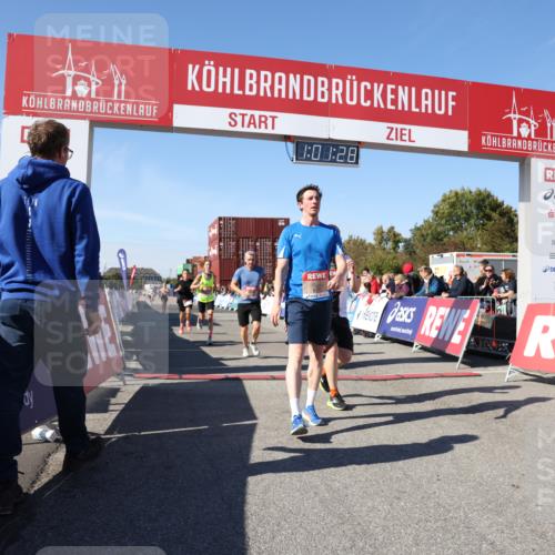 03.10.2025 - Köhlbrandbrückenlauf Lena Gebhardt http://msf.ph/oto/9045828 03.10.2025 13:01:29 Ziel 4047, 4073, 4199, 4219, 4220, 4284, 4292, 4304, 5424, 5915, 6187, 6307, 6775, 6801 meine-sportfotos.de
