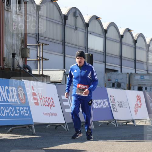 03.10.2025 - Köhlbrandbrückenlauf Luisa Fischer http://msf.ph/oto/9045829 03.10.2025 13:46:08 Ziel 7003, 9130, 4572, 5327, 5748 meine-sportfotos.de